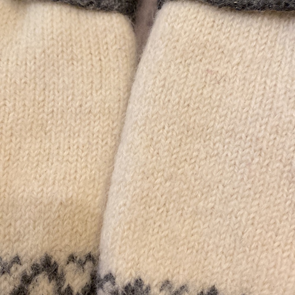 Wool gloves. - Picture 8 of 8